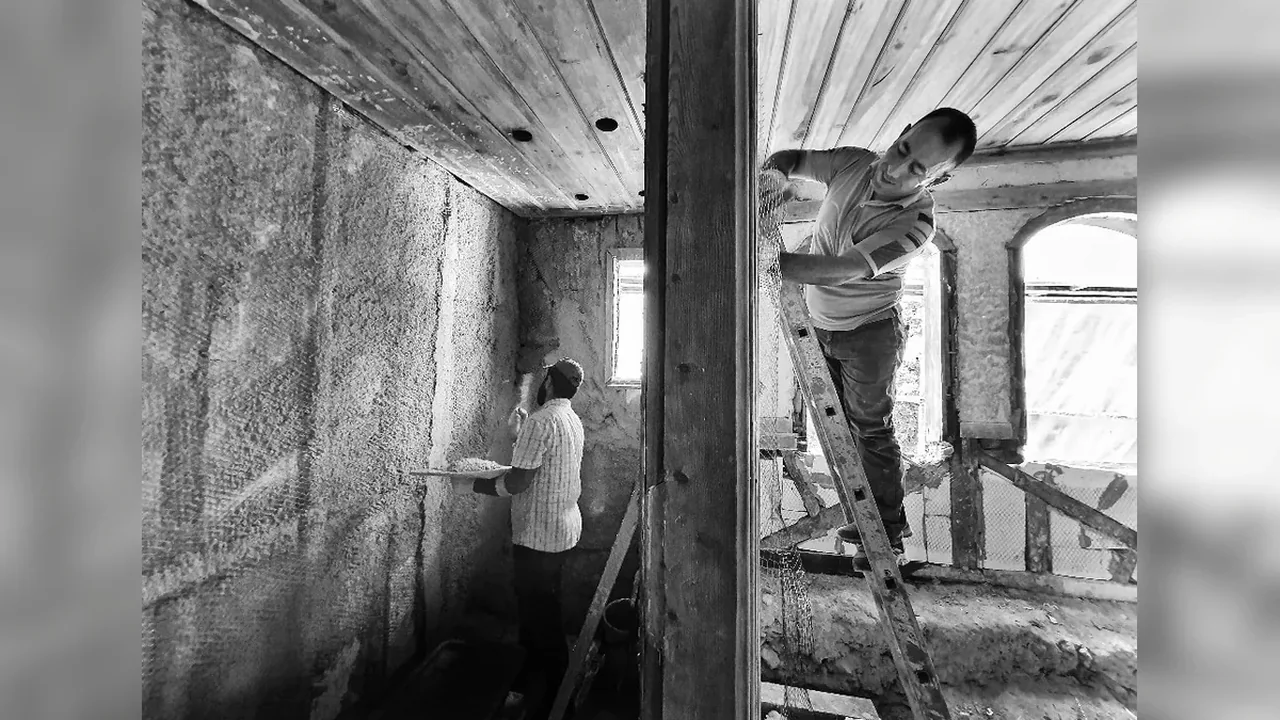 Elektroarbeiten auf Baustelle und bei Sanierungen – redaktionelles Symbolfoto