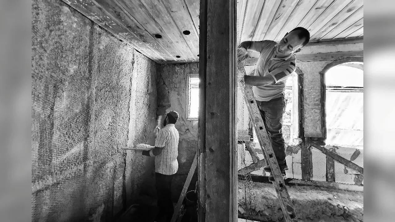 Elektroarbeiten auf Baustelle und bei Sanierungen – redaktionelles Symbolfoto