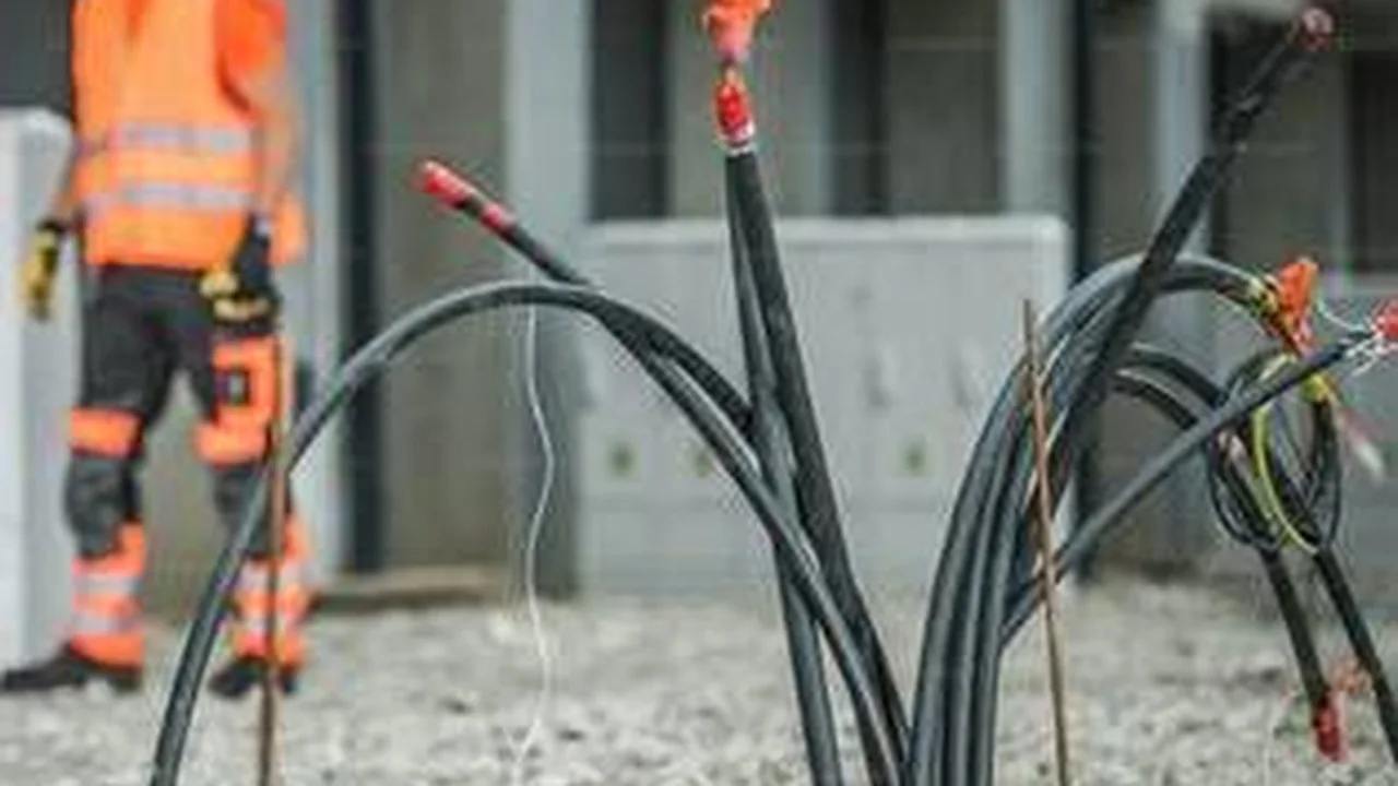 Elektroarbeiten auf Baustelle und bei Sanierungen – redaktionelles Symbolfoto