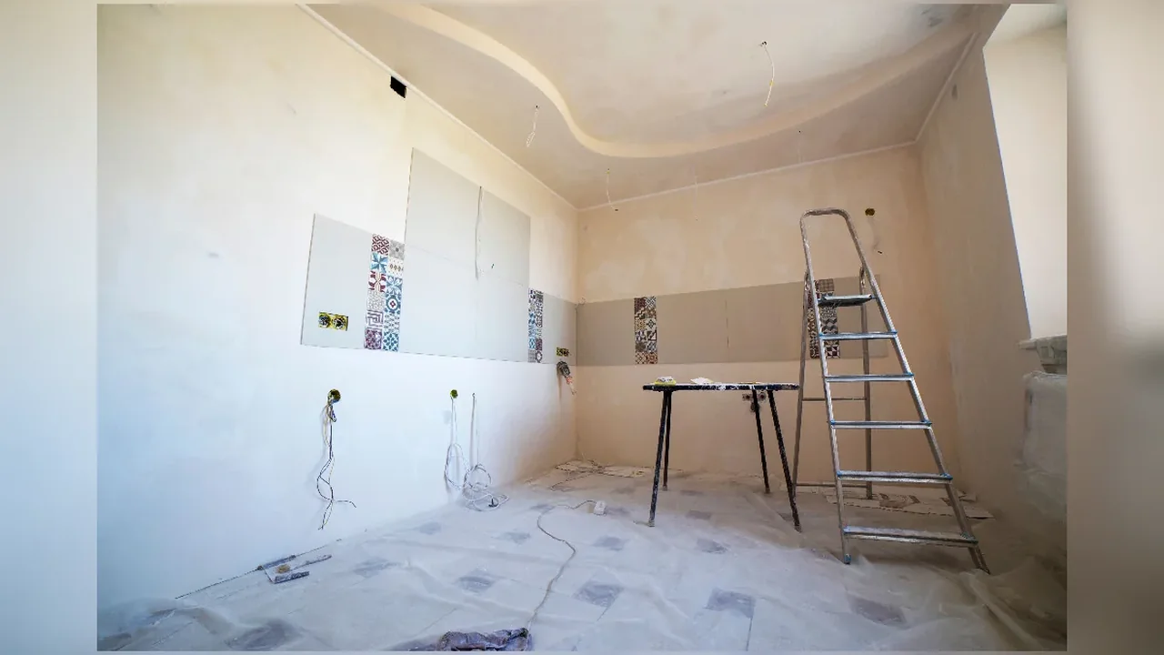 Elektroarbeiten auf Baustelle und bei Sanierungen – redaktionelles Symbolfoto