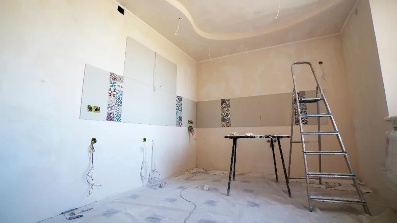 Elektroarbeiten auf Baustelle und bei Sanierungen – redaktionelles Symbolfoto