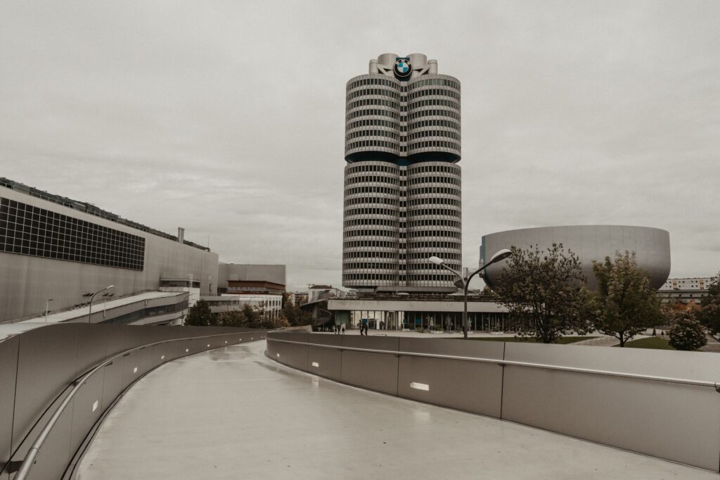 Rosenau Elektrik München: Elektroarbeiten und Kontakt in München