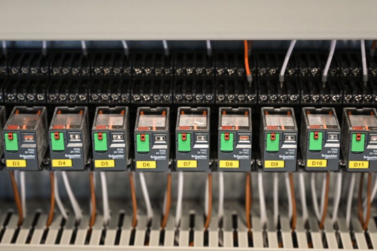 Ulrich Karrer Elektroinstallationen Tübingen: Elektroarbeiten und Kontakt